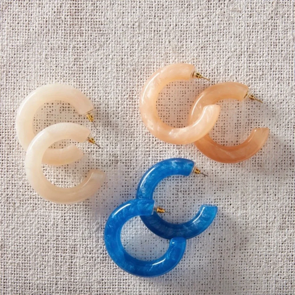 MUD PIE Chunky Peach Cream Resin Acrylic Hoop Earrings - NWT
